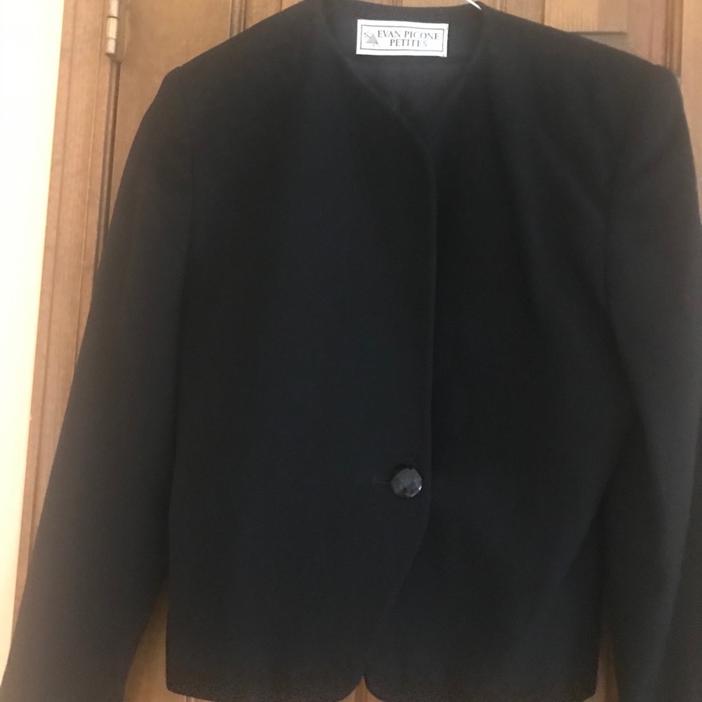 cute black size 8 blazer